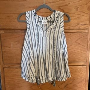 Sleeveless shirt